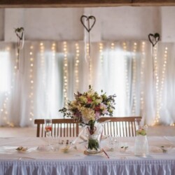 Statek Luníkov, perfect wedding venue Statek Luníkov, wedding flowers and table